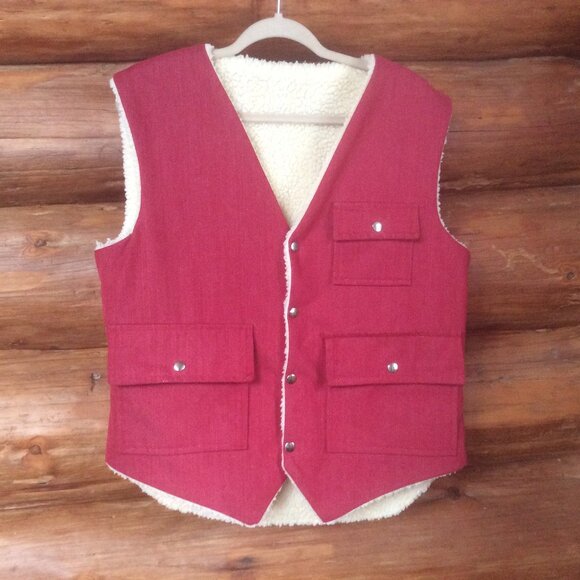 Western Sherpa Lined Red Snap Down Outdoor Cowboy Chore Barn Vest Size Large* - Picture 1 of 3